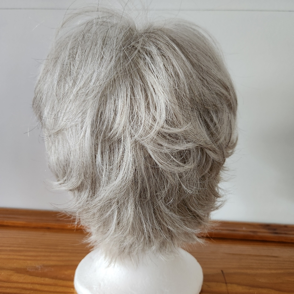 Vivacious Light Gray Short Cut Wig - Picture 5 of 6